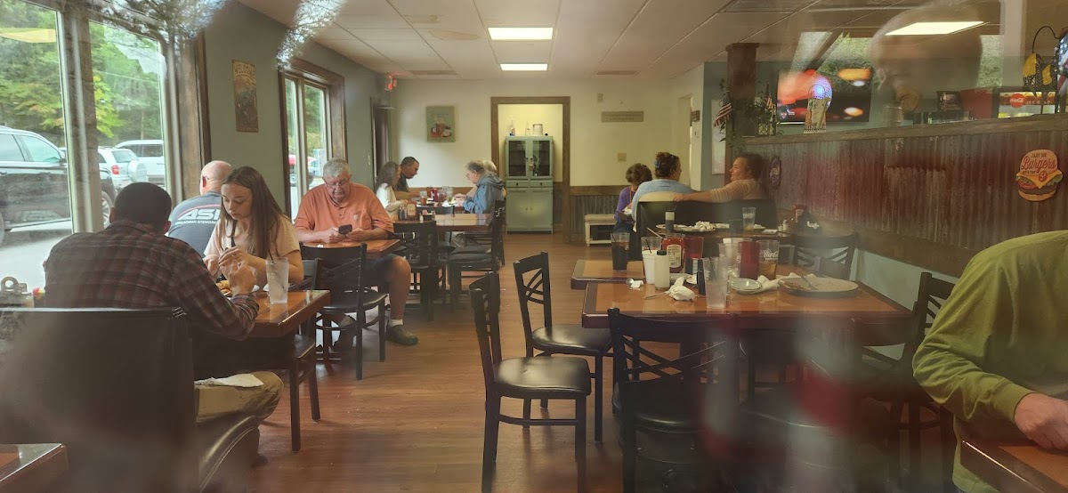 Waylon & Honey’S Southern Kitchen